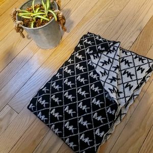 Michael Kors reversible scarf